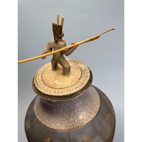 Signed Raku Tribal Pottery Sculpture Jar Spear & Fish Motif By Dickason 1993 - Picture 13 of 13